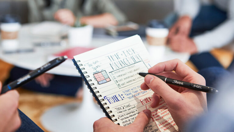 Articole birotica personalizate – detaliile care sustin imaginea si organizarea companiei