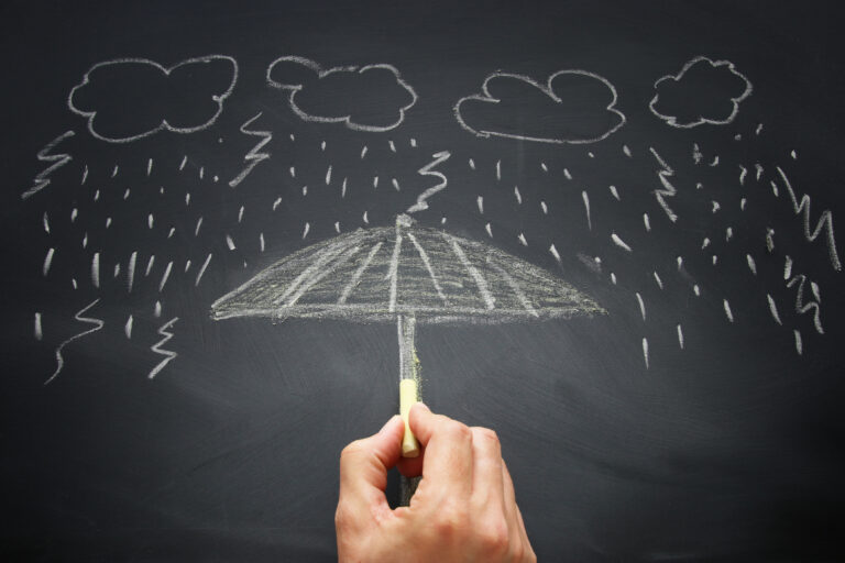 Personalizare pelerine de ploaie si umbrele – ce trebuie sa stii